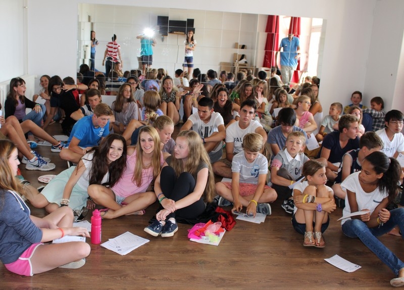 Village Camps International Summer Camp Leysin, Switzerland 2026-08-15 https://www.villagecamps.com/journals_admin/images/701-27-Language Grad.jpg